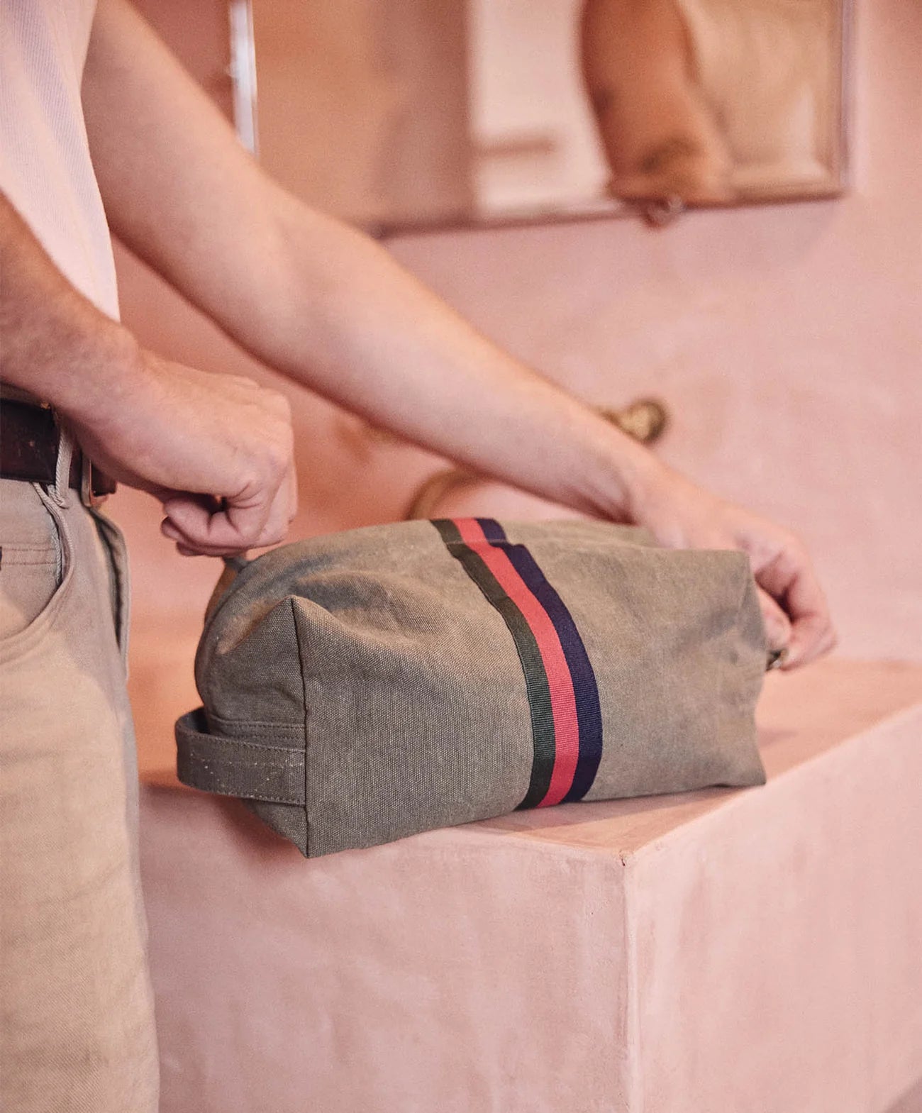 Escapee Toiletries Bag (Khaki)