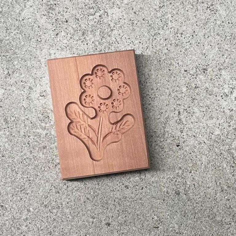 Biscuit Mould Flower (Pearwood)